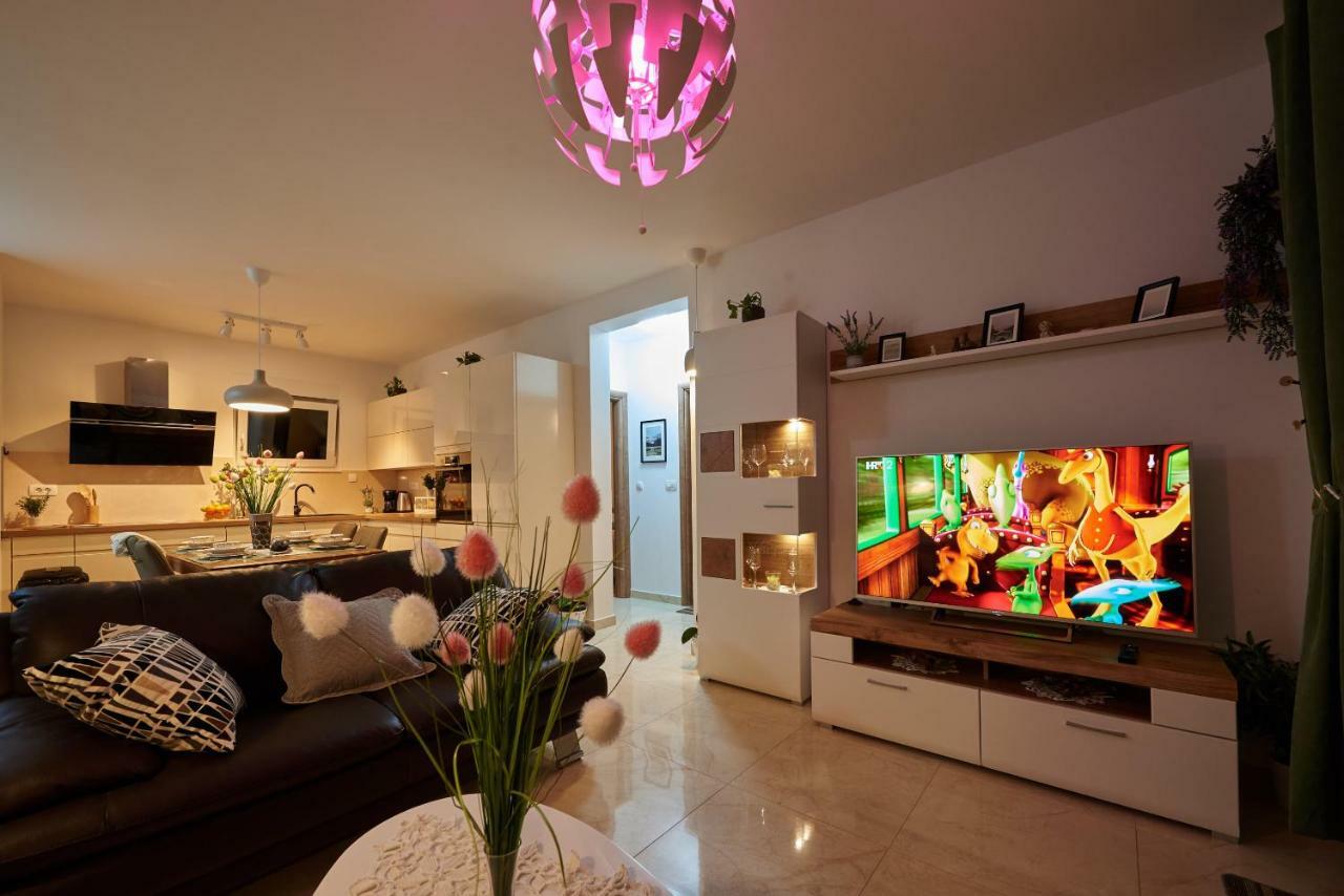 Golubica Apartment โตรกีร์ ภายนอก รูปภาพ