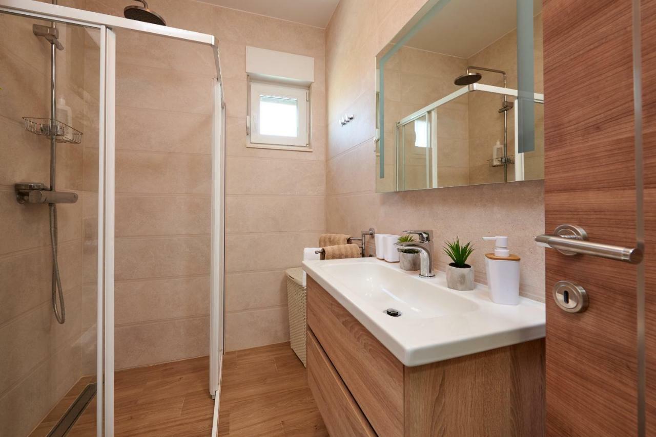 Golubica Apartment โตรกีร์ ภายนอก รูปภาพ