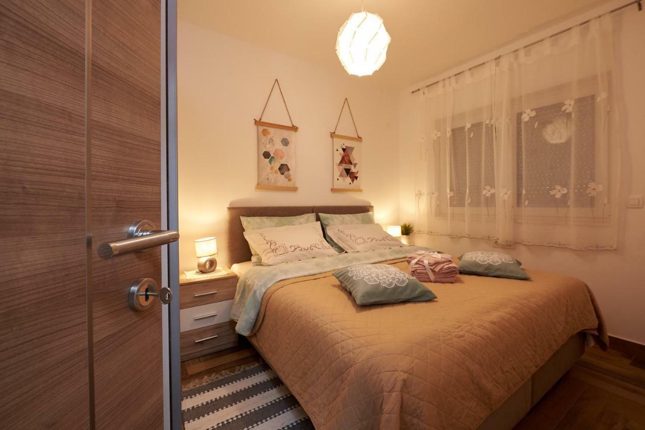 Golubica Apartment โตรกีร์ ภายนอก รูปภาพ