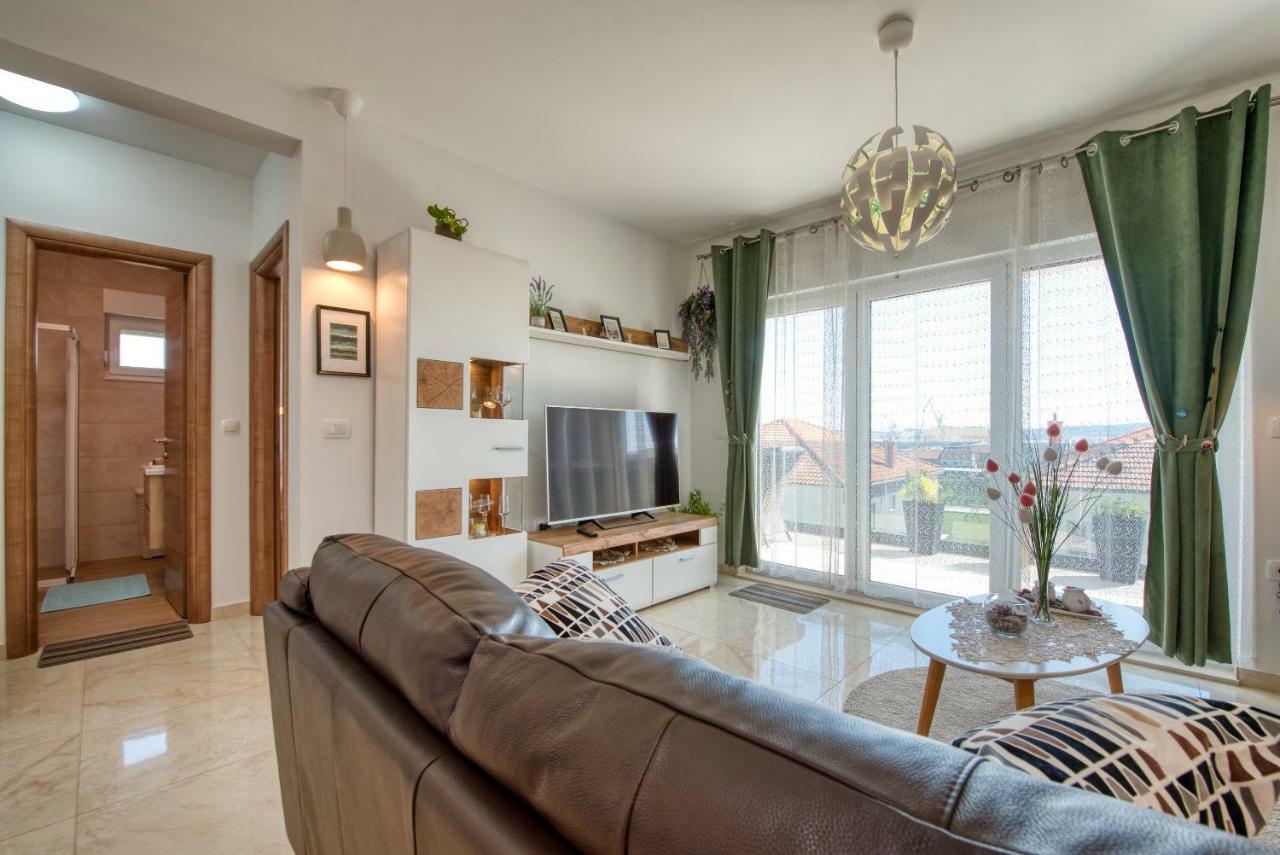 Golubica Apartment โตรกีร์ ภายนอก รูปภาพ