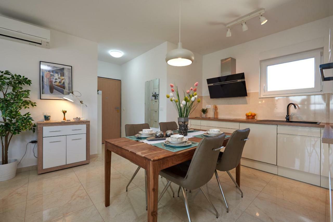 Golubica Apartment โตรกีร์ ภายนอก รูปภาพ