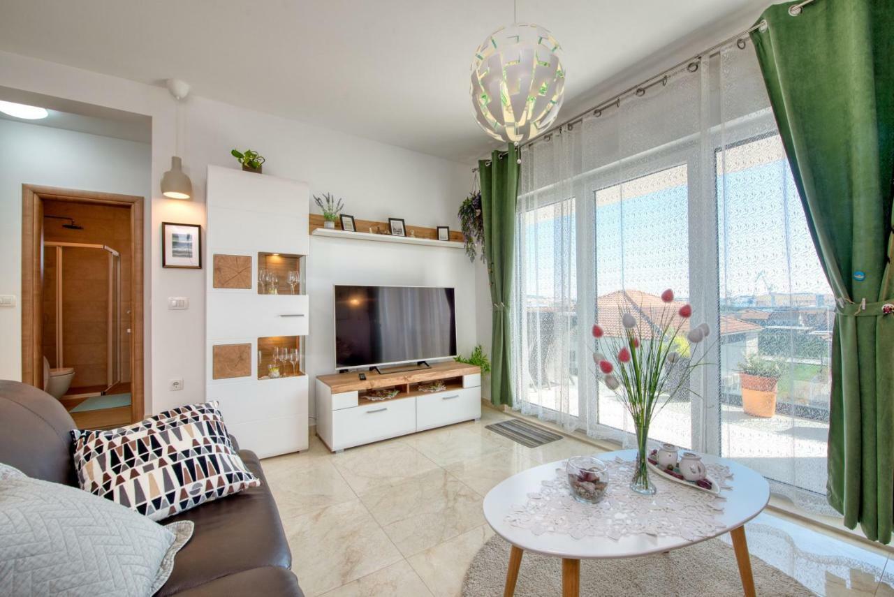 Golubica Apartment โตรกีร์ ภายนอก รูปภาพ