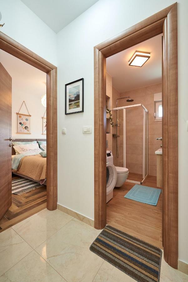 Golubica Apartment โตรกีร์ ภายนอก รูปภาพ