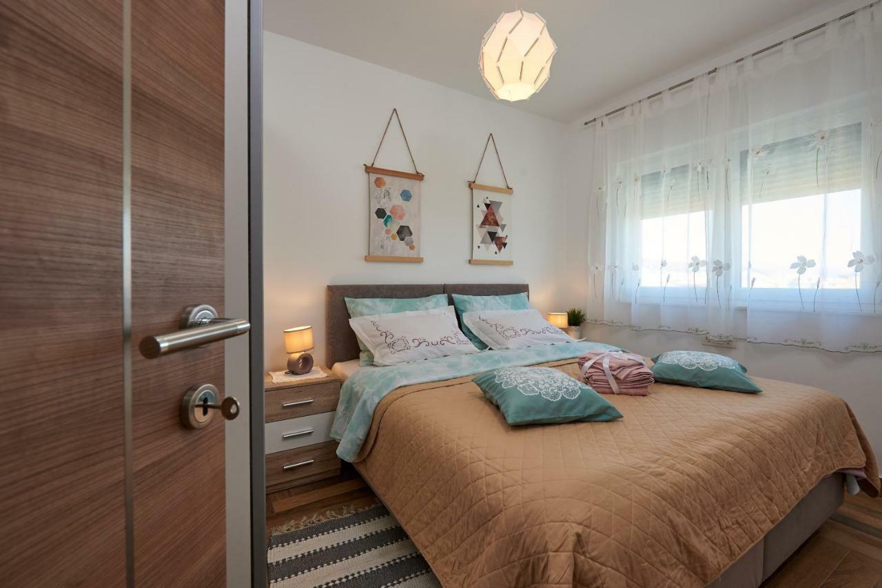 Golubica Apartment โตรกีร์ ภายนอก รูปภาพ